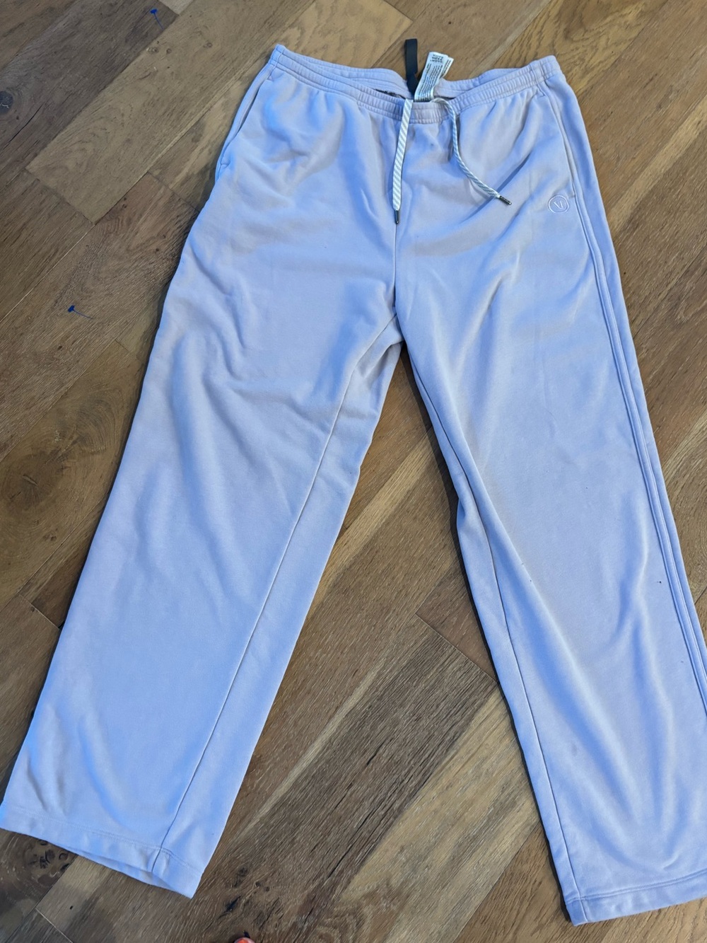 Vuori lavender large sweats
